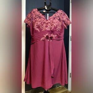 Elegant Plum Lace Midi Dress